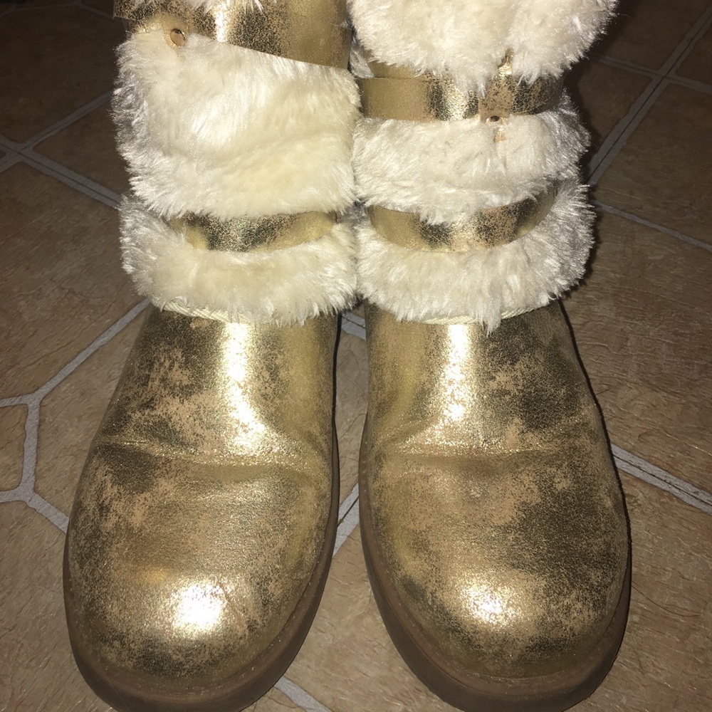 Fur boots by Guess